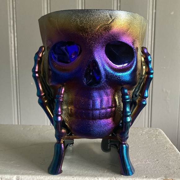 NWT Purple Blue Iridescent Oil Slick Skull 💀 in Hands Snack or Candy Bowl Decor - Picture 3 of 17